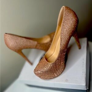 Sparkle Away!!! These PUMP need a home!!